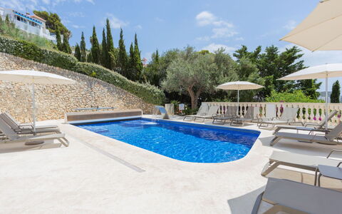 Villa Maitreya: Bleu, Plan D'Eau, L'Eau, Cotiers Et Relief Océaniques, Côte, Mer, Mobilier De Jardin, Rive, Océan, Ombre