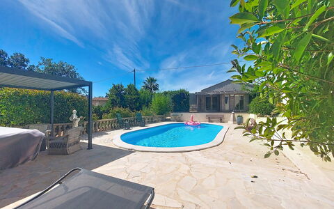 Villa Esterel: Piscine, Recours, Ombre, Loisir, Mobilier De Jardin, Dalle, Eco Hôtel, Aménagement Paysager, Chaise, Hacienda