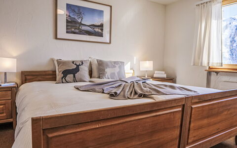 Chesa Primula: Meubles, Lit, Chambre, Bois, Design Intérieur, Drap De Lit, Literie, Sol, Linge, Sol