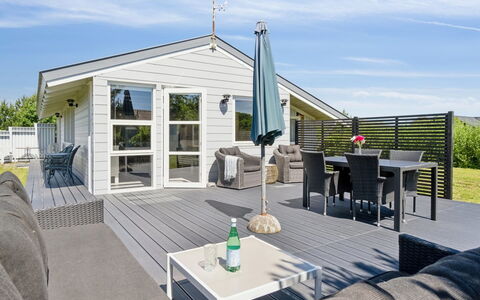 Janick - 150M from the Sea: Biens, Ombre, Allée, Ferme