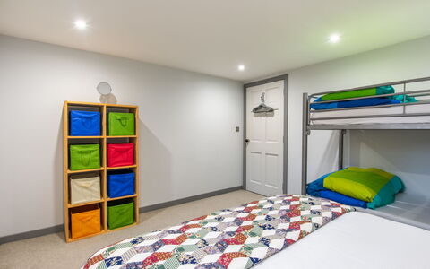 Loch Ness Granary: Design Intérieur, Sol, Sol, Plafond, Pièce, Chambre, Lit, Linge, Literie, Conception