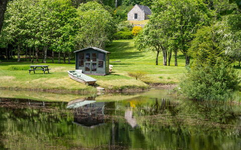 The Romantic Bothy: L'Eau, Arbre, Herbe, Plan D'Eau, Vert, La Nature, Environnement Naturel, Paysage Naturel, Végétation