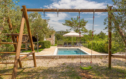 Okit: Maison, Domicile, Chalet, Biens, Allée, Balcon, Siding, Villa