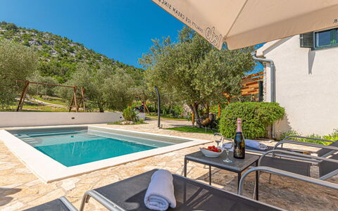 Okit: Maison, Domicile, Chalet, Biens, Allée, Balcon, Siding, Villa