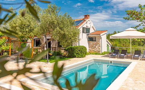 Okit: Maison, Domicile, Chalet, Biens, Allée, Balcon, Siding, Villa