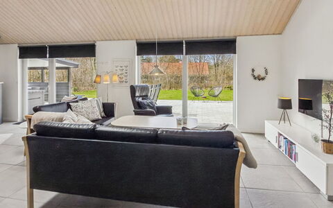Solvejg - 30Km from the Sea: Design Intérieur, Sol, Canapé, Bois, Meubles, Plafond, Sol, Salon, Domicile, Pièce