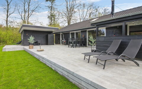 Solvejg - 30Km from the Sea: Architecture, Domicile, Ombre, Jardin, Chalet, Siding, Aménagement Paysager, Biens, Patio, Cour