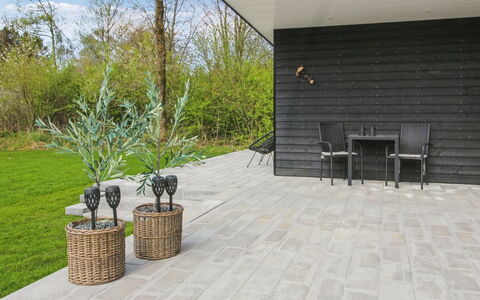 Solvejg - 30Km from the Sea: Sol, Sol, Composite, Dalle, Tuile, Mobilier De Jardin, Béton, Planche, Plate-Forme