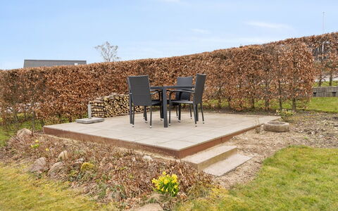 Dietlinde - 100M from the Sea: Meubles, Table, Mobilier De Jardin, Tableau De Plein Air, Chaise, Tache De Bois, Ombre, Arrière-Cour, Chalet, Table Cuisine Et Salle A Manger