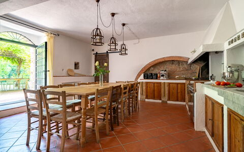 Montaione Country House Amarrante, Pool, Ac: Meubles, Design Intérieur, Sol, Plafond, Cuisine, Table Cuisine Et Salle A Manger, Pièce, Comptoir, Chaise, Plante D'Appartement