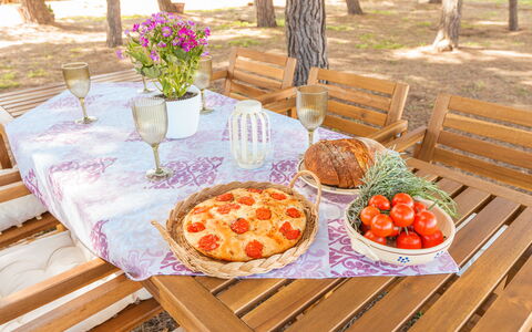 Villa Pallino: Meubles, Table, Vaisselle, Nappe De Table, Aliments, Mobilier De Jardin, Tableau De Plein Air, Linge, Dessert, Petit Déjeuner