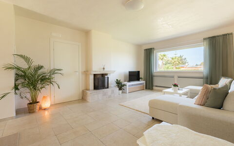 Villa Pallino: Sol, Sol, Design Intérieur, Plafond, Meubles, Canapé, Salon, Éclairage, Domicile, Pièce
