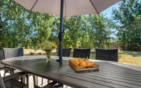 Bengta - 500M from the Sea: Biens, Ombre, Allée, Ferme