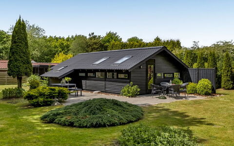 Reino - 30Km from the Sea: Toit, Maison, Domicile, Chalet, Porte, Siding, Plate-Forme, Porche, Planche, Dur