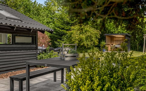 Reino - 30Km from the Sea: Toit, Maison, Domicile, Chalet, Porte, Siding, Plate-Forme, Porche, Planche, Dur