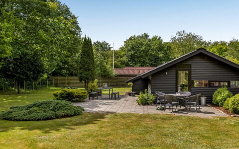 Reino - 30Km from the Sea: Toit, Maison, Domicile, Chalet, Porte, Siding, Plate-Forme, Porche, Planche, Dur