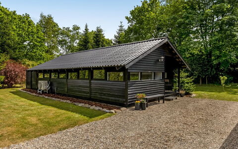 Reino - 30Km from the Sea: Toit, Maison, Domicile, Chalet, Porte, Siding, Plate-Forme, Porche, Planche, Dur