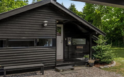 Reino - 30Km from the Sea: Toit, Maison, Domicile, Chalet, Porte, Siding, Plate-Forme, Porche, Planche, Dur
