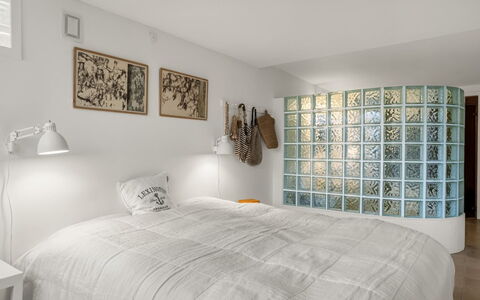 Bjerund - 300M from the Sea: Design Intérieur, Mur, Sol, Chambre, Sol, Plafond, Lit, Meubles, Éclairage, Pièce