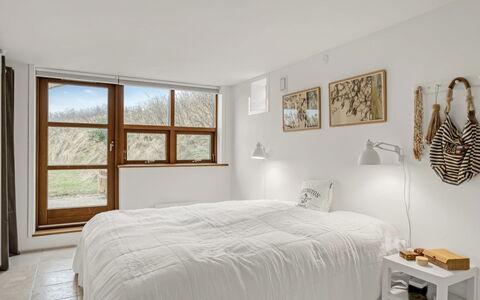 Bjerund - 300M from the Sea: Lit, Meubles, Design Intérieur, Chambre, Mur, Bois, Literie, Plafond, Drap De Lit, Sol