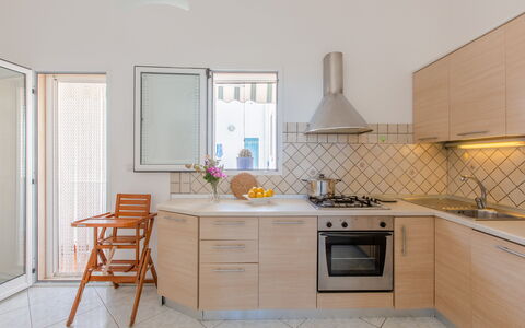 Vista Mare Da Rossella: Cuisine, Comptoir, Appareil De Cuisine, Design Intérieur, Sol, Meubles, Principaux Appliance, Bois, Sol, Cabinetry