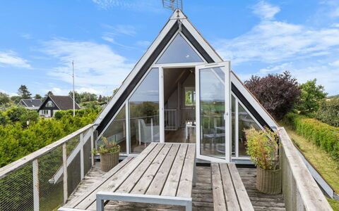 Næwe - 100M from the Sea: Meubles, Design Intérieur, Sol, Sol, Plafond, Pièce, Chaise, Table, Appartement, Table Cuisine Et Salle A Manger