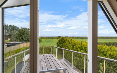 Næwe - 100M from the Sea
