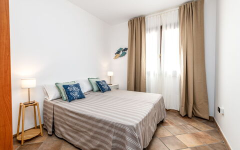 La Vista Mare Da Viola: Design Intérieur, Meubles, Sol, Chambre, Lit, Sol, Bois, Pièce, Drap De Lit, Linge