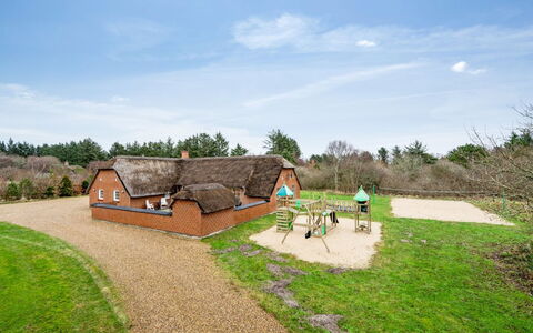 Aagot - 1.7Km from the Sea: Maison, Toit, Domicile, Chalet, Cabanon, Batiments Jardin, Siding, Cour, Cabane En Rondins, Cabane