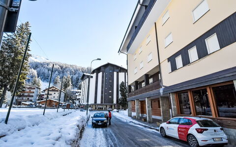 Madesimo 629: Bâtiment, L'Hiver, Gelé, Pente, Neige, Village De Montagne