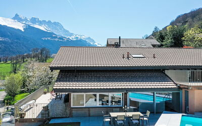 Collombey-Muraz 100: Piscine, Chaîne De Montagnes, Station De Montagne, Alpes, Ombre, Eco Hôtel, Vallée, Recours, Crête, Village De Montagne