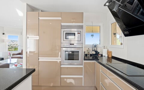 Pluma Ligera: Appareil De Cuisine, Cuisine, Comptoir, Cabinetry, Principaux Appliance, Design Intérieur, Meubles, Sol, Électroménager, Bois