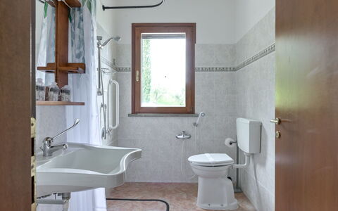 Il Cipresso: Luminaire Plomberie, Design Intérieur, Sol, Sol, Salle De Bains, Robinet, Plomberie, Évier, Lavabo, Toilette