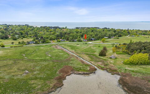 Hjalmine - 225M from the Sea: Végétation, Arbuste, Printemps, Chalet, Jardin, Ombre, Arrière-Cour, Cour, Chaise