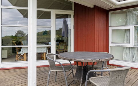 Hjalmine - 225M from the Sea: Végétation, Arbuste, Printemps, Chalet, Jardin, Ombre, Arrière-Cour, Cour, Chaise