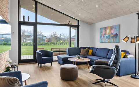 Tydkil - 250M from the Sea: Meubles, Design Intérieur, Canapé, Salon, Bois, Sol, Sol, Appartement, Plafond, Domicile