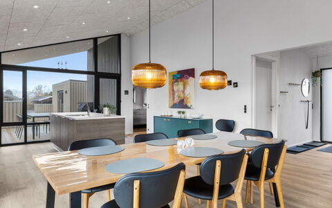 Tydkil - 250M from the Sea: Meubles, Design Intérieur, Sol, Bois, Sol, Luminaire, Plafond, Table Cuisine Et Salle A Manger, Salle À Manger, Table