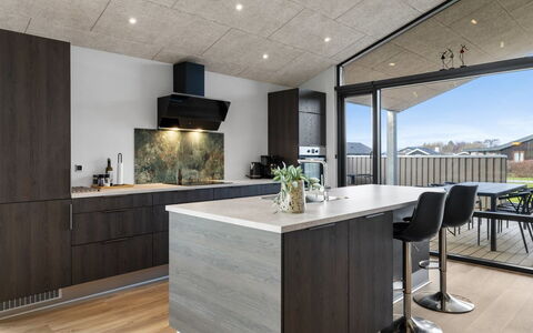 Tydkil - 250M from the Sea: Cuisine, Bois, Design Intérieur, Plafond, Comptoir, Sol, Appareil De Cuisine, Meubles, Cabinetry, Électroménager