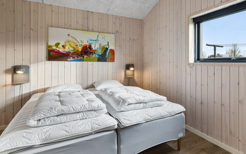 Tydkil - 250M from the Sea: Bois, Chambre, Lit, Drap De Lit, Literie, Cadre De Lit, Gelé, Plafond, Dur, Neige