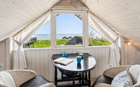 Asgerd - 20M from the Sea: Bleu, Arbuste, Chalet, Couverture De Sol, Jardin, Biens, Ombre, Aménagement Paysager, Ferme, Eco Hôtel