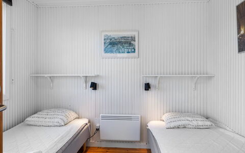 Kajsa - 250M from the Sea: Sol, Bois, Sol, Design Intérieur, Chambre, Lit, Plafond, Meubles, Pièce, Drap De Lit