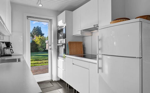 Kajsa - 250M from the Sea: Appareil De Cuisine, Cuisine, Comptoir, Principaux Appliance, Sol, Bois, Cabinetry, Design Intérieur, Sol, Électroménager