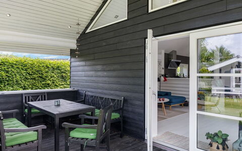 Falki - 320M from the Sea: Maison, Toit, Domicile, Chalet, Arbuste, Couverture De Sol, Biens, Ferme, Siding, Batiments Jardin