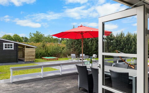 Falki - 320M from the Sea: Maison, Toit, Domicile, Chalet, Arbuste, Couverture De Sol, Biens, Ferme, Siding, Batiments Jardin