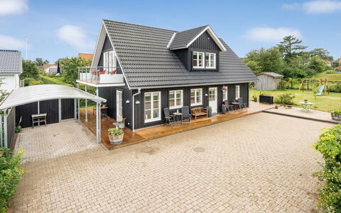 Brune - 330M from the Sea: Biens, Ombre, Allée, Ferme