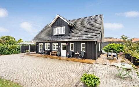 Brune - 330M from the Sea: Biens, Ombre, Allée, Ferme