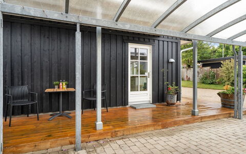 Brune - 330M from the Sea: Biens, Ombre, Allée, Ferme