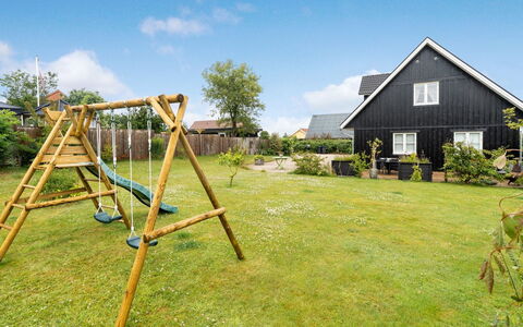 Brune - 330M from the Sea: Biens, Ombre, Allée, Ferme
