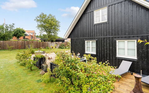 Brune - 330M from the Sea: Biens, Ombre, Allée, Ferme