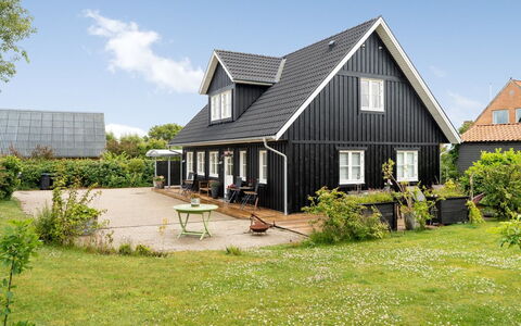 Brune - 330M from the Sea: Biens, Ombre, Allée, Ferme